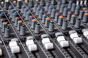 Scopri di più sull'articolo Equalizzatore audio: cos’è, come utilizzarlo efficacemente e 6 fantastici plugin