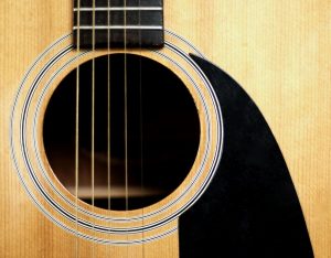 Scopri di più sull'articolo Come mixare la chitarra acustica per ottenere un effetto stereo naturale